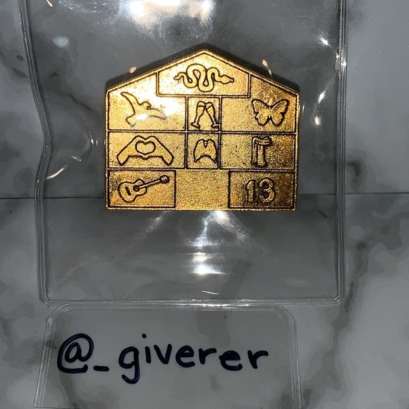 GOLD LOVER HOUSE / ERAS TOUR - TAYLOR PIN - Picture 4 of 10